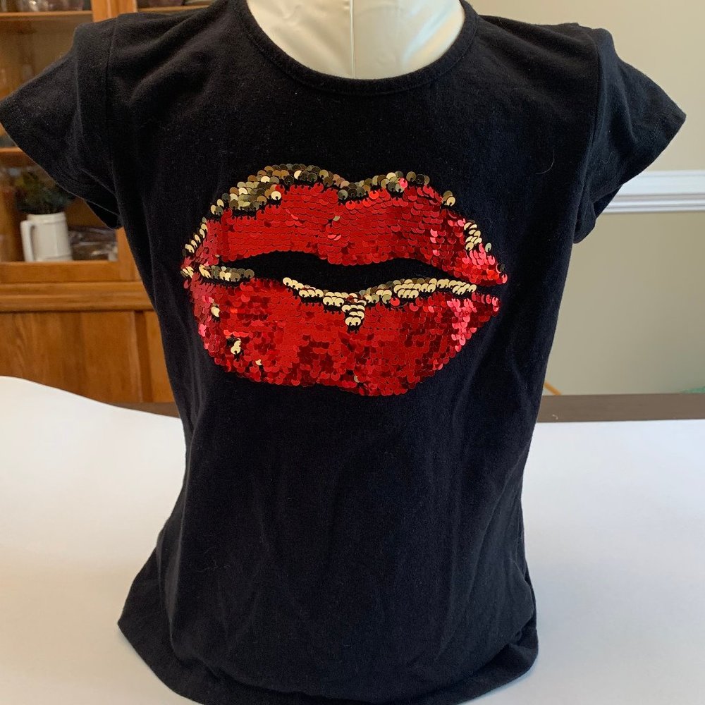 Short Sleeve Black T-Shirt with Sequined Lips Med.
